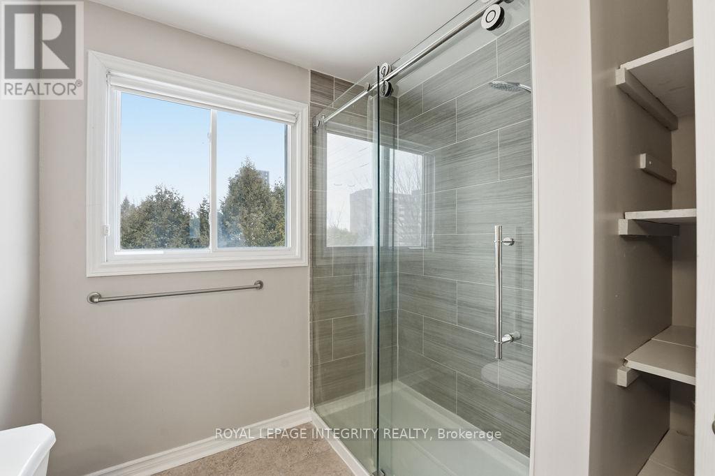 2035 St. Laurent Boulevard, Ottawa, ON