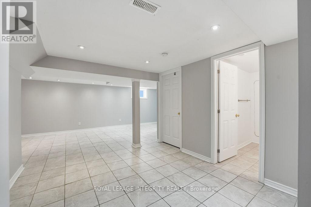 2035 St. Laurent Boulevard, Ottawa, ON