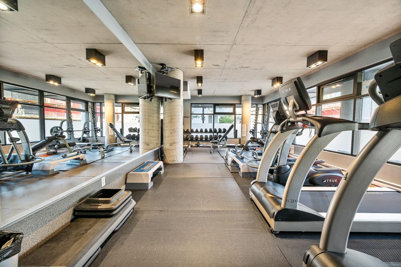 Exercise room - 627-400 Rue De L'Inspecteur, Montréal (Le Sud-Ouest), QC - Indoor Photo Showing Gym Room