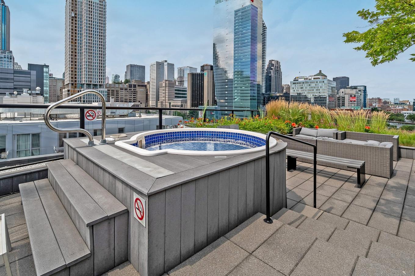 Hot tub - 627-400 Rue De L'Inspecteur, Montréal (Le Sud-Ouest), QC - Outdoor