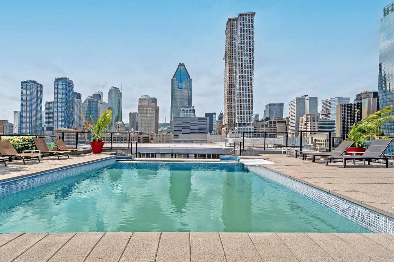 Pool - 627-400 Rue De L'Inspecteur, Montréal (Le Sud-Ouest), QC - Outdoor With In Ground Pool With View