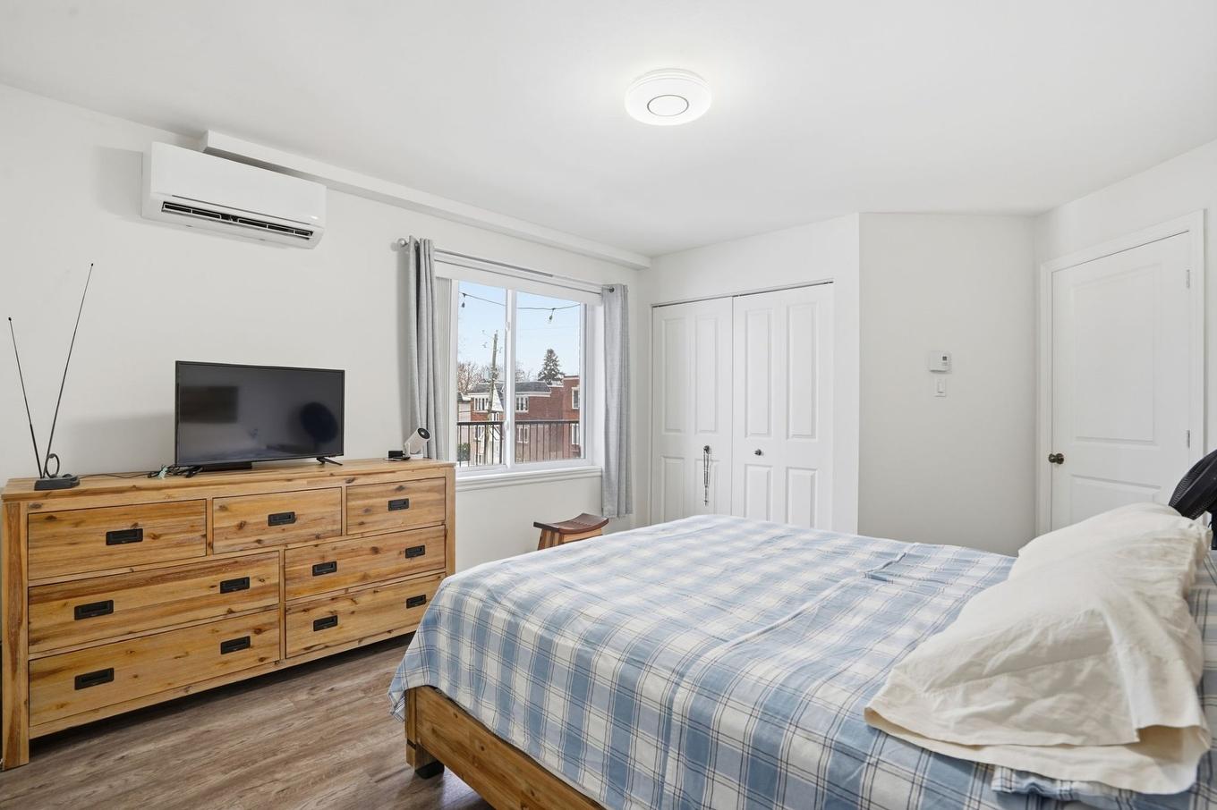 Chambre à coucher principale - 4-1298 Av. Victoria, Longueuil (Greenfield Park), QC - Indoor Photo Showing Bedroom