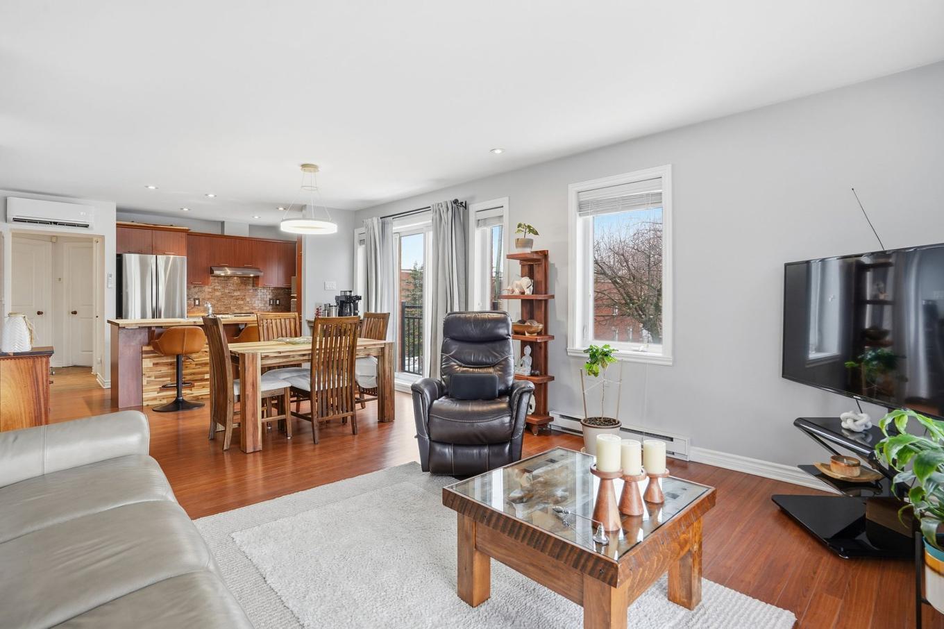 Salon - 4-1298 Av. Victoria, Longueuil (Greenfield Park), QC - Indoor Photo Showing Living Room