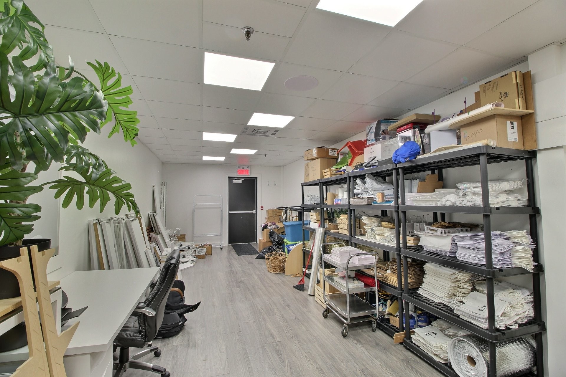 Warehouse - 79 Av. Principale, Rouyn-Noranda, QC - Indoor