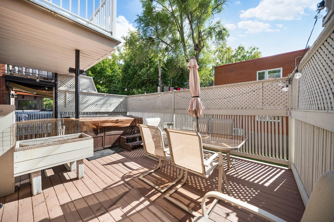 Cour - 4684 Av. Hingston, Montréal (Côte-Des-Neiges/Notre-Dame-De-Grâce), QC - Outdoor With Deck Patio Veranda With Exterior