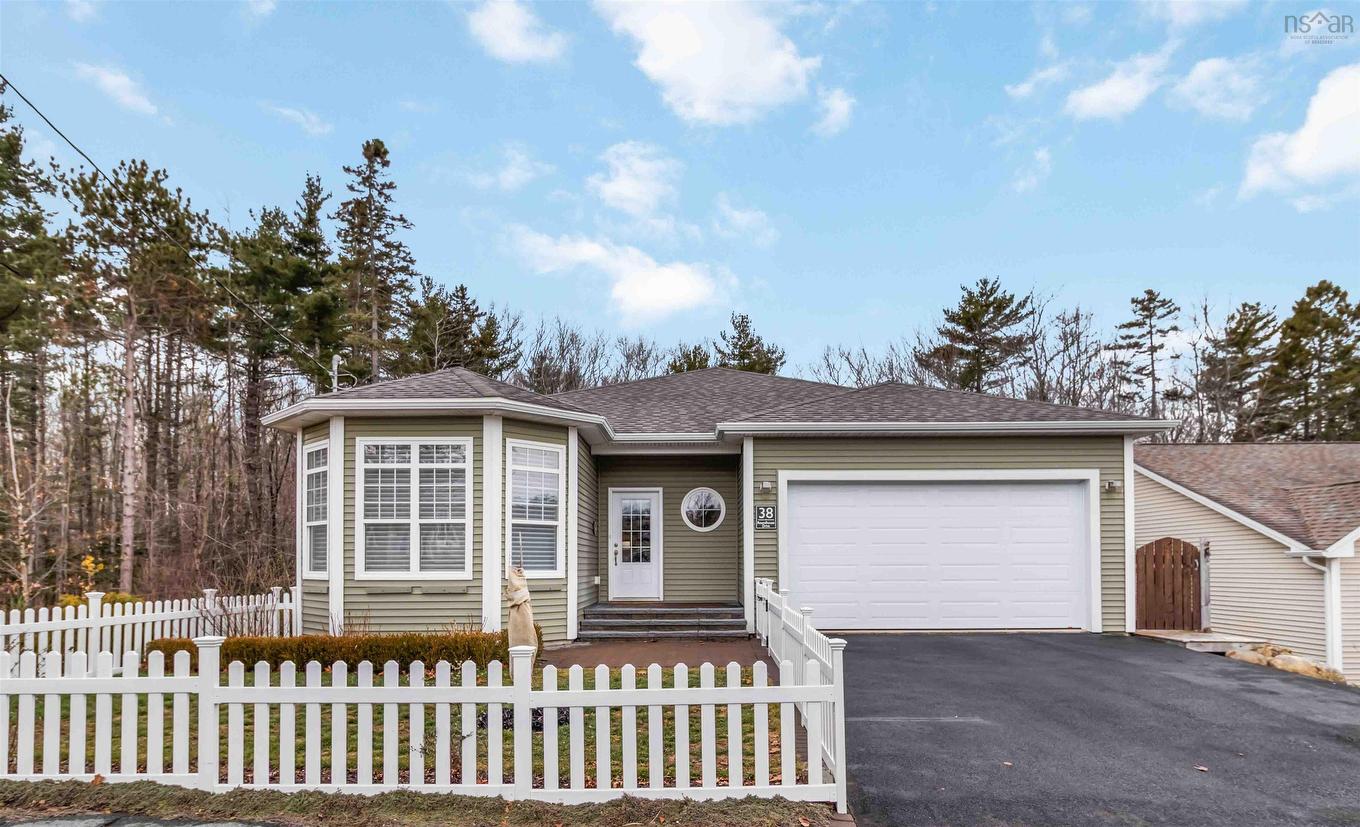 38 Roundhouse Drive, Bridgewater, NS