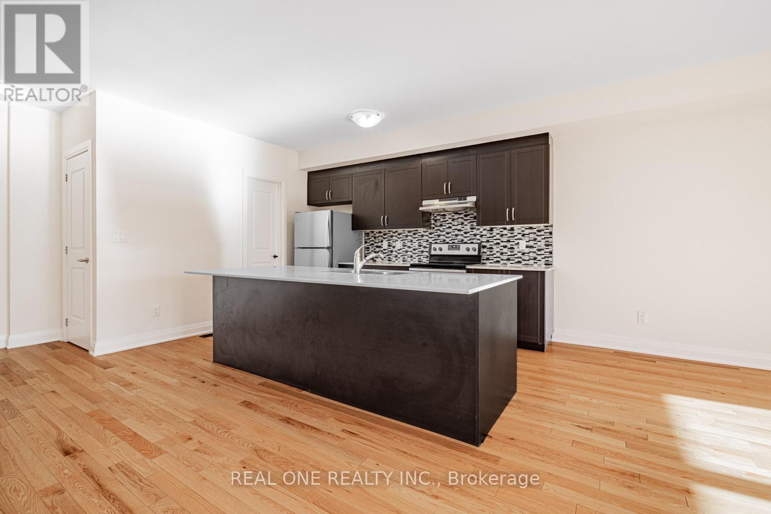 5 Gridiron Gate, Vaughan, ON - Indoor Photo Showing Kitchen