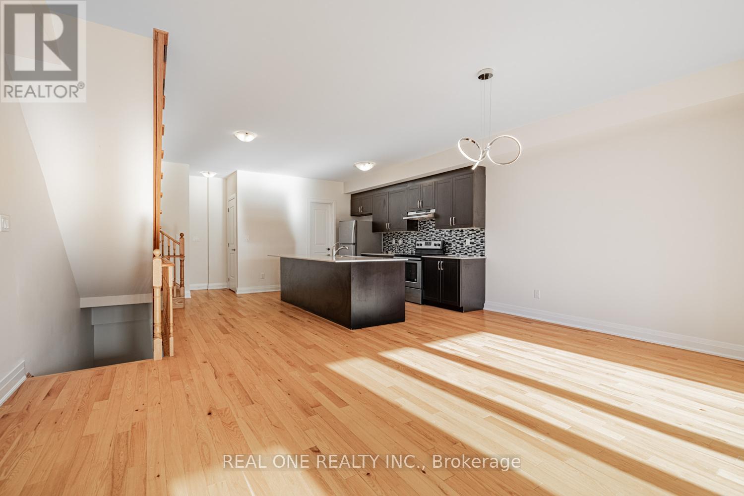 5 Gridiron Gate, Vaughan, ON - Indoor Photo Showing Kitchen
