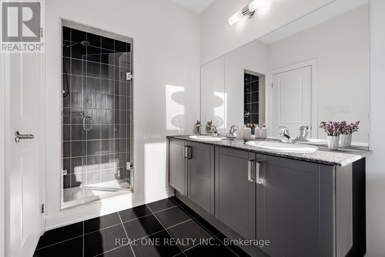 5 Gridiron Gate, Vaughan, ON - Indoor Photo Showing Bathroom