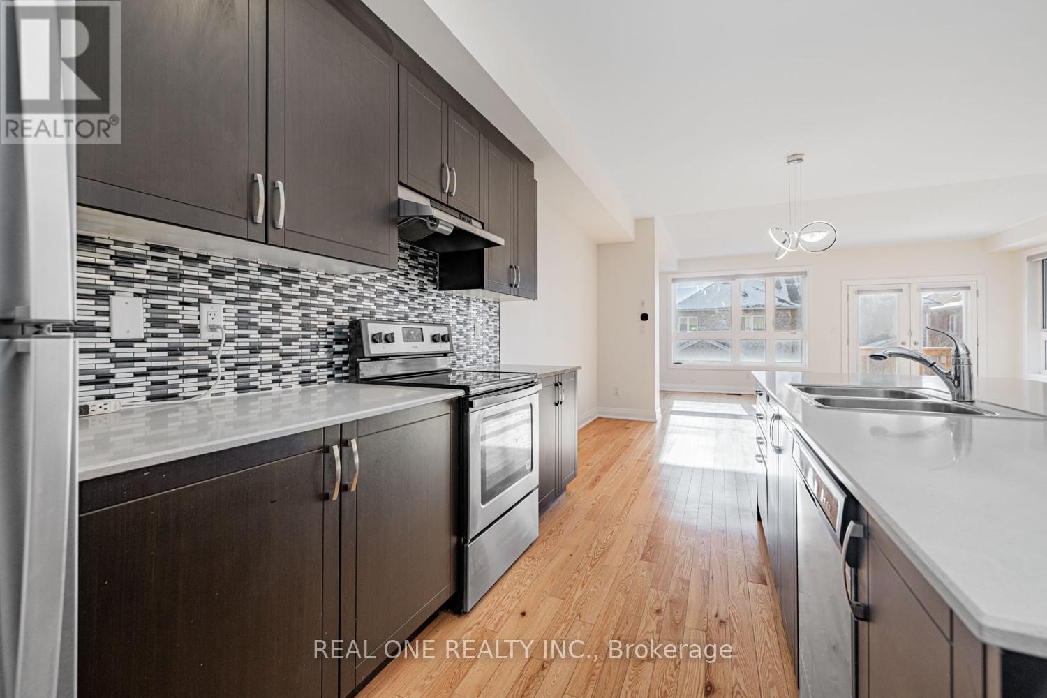 5 Gridiron Gate, Vaughan, ON - Indoor Photo Showing Kitchen With Stainless Steel Kitchen With Double Sink With Upgraded Kitchen