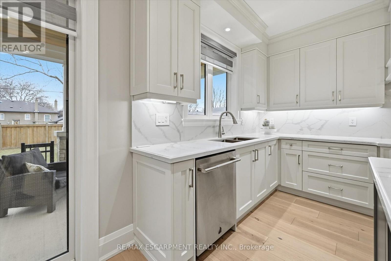 2229 Tallman Avenue, Burlington, ON - Indoor Photo Showing Kitchen With Double Sink
