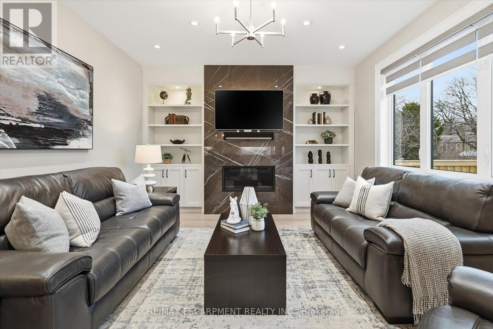 2229 Tallman Avenue, Burlington, ON - Indoor Photo Showing Living Room