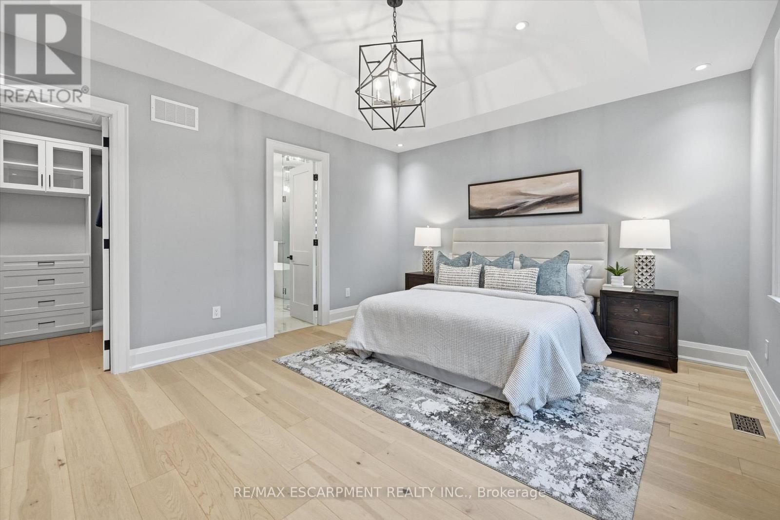 2229 Tallman Avenue, Burlington, ON - Indoor Photo Showing Bedroom