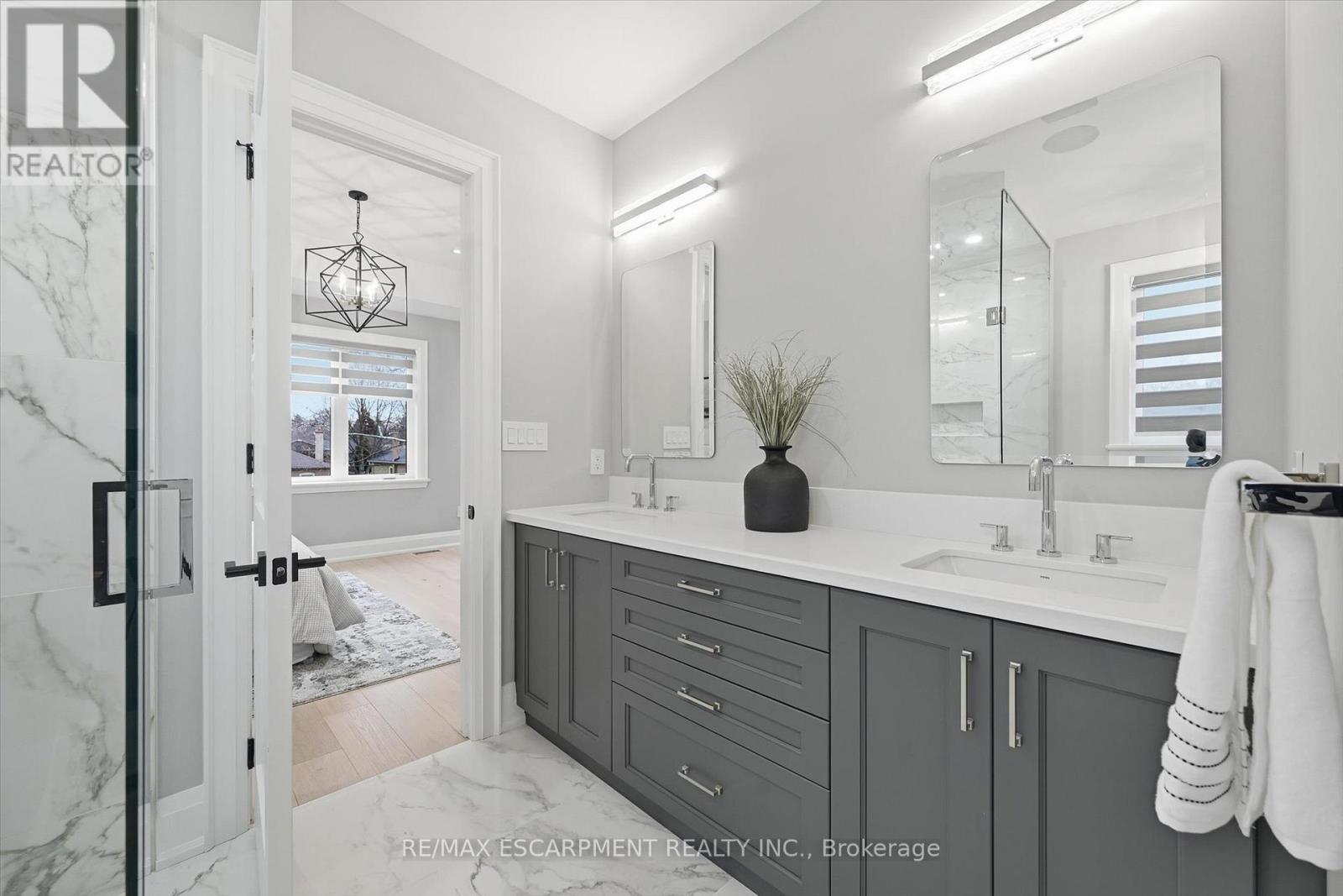 2229 Tallman Avenue, Burlington, ON - Indoor Photo Showing Bathroom