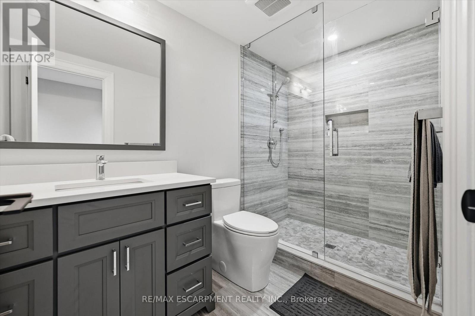 2229 Tallman Avenue, Burlington, ON - Indoor Photo Showing Bathroom