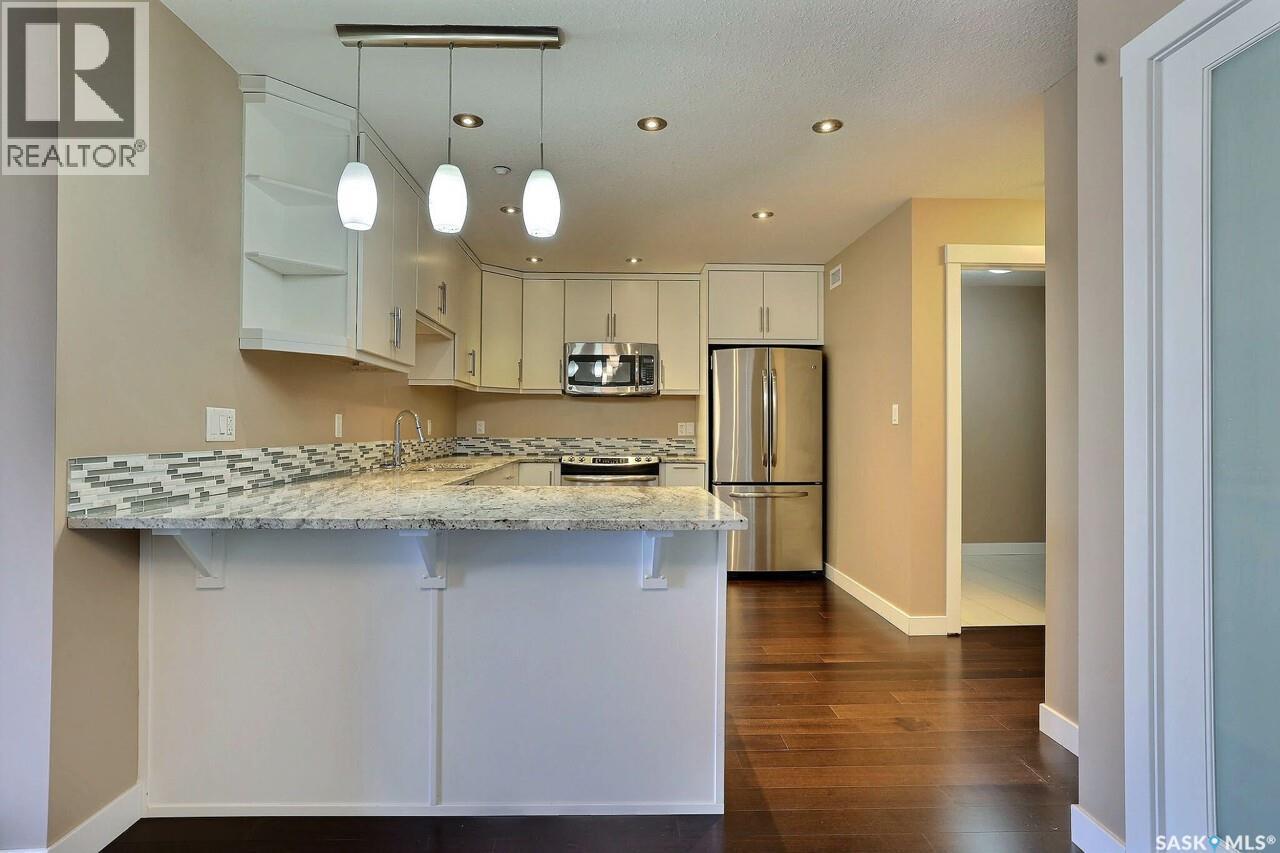 207 2300 Broad Street, Regina, SK - Indoor Photo Showing Kitchen With Upgraded Kitchen