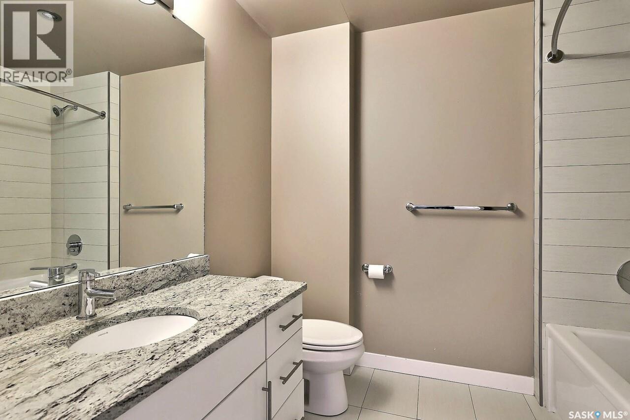 207 2300 Broad Street, Regina, SK - Indoor Photo Showing Bathroom