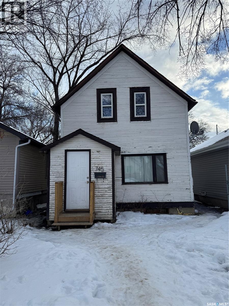 745 Athol Street, Regina, SK - Outdoor