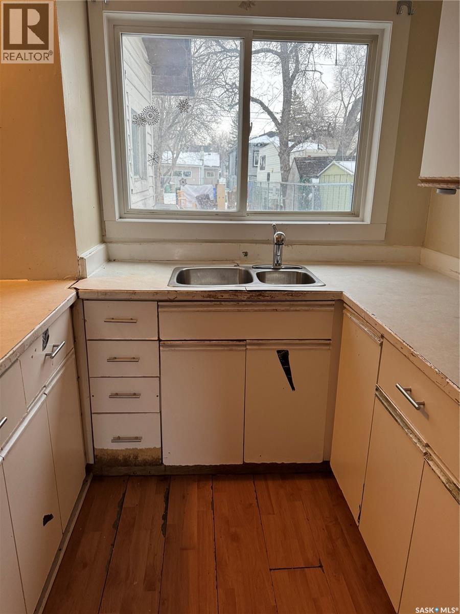 745 Athol Street, Regina, SK - Indoor Photo Showing Kitchen With Double Sink