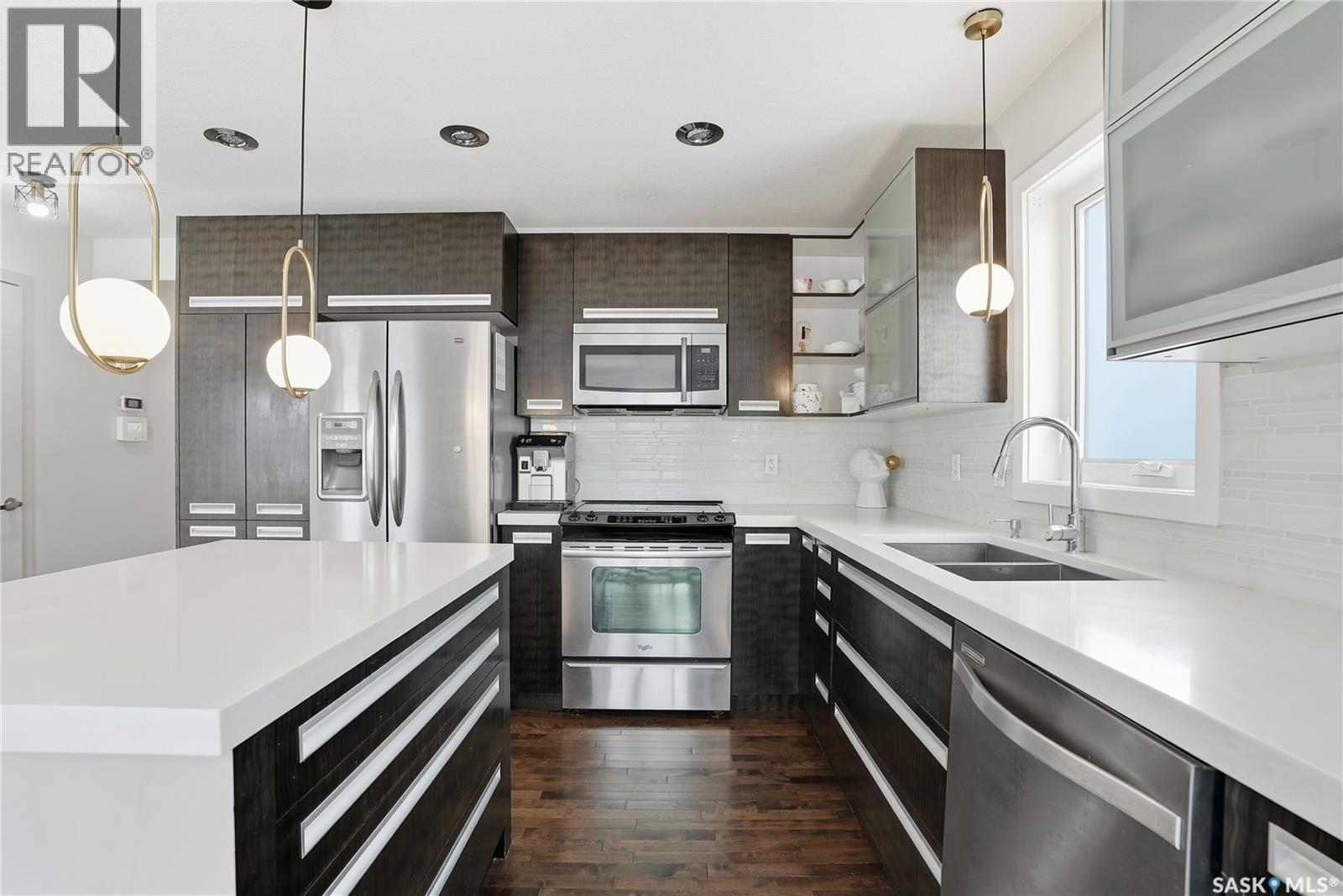 319 East Hampton Boulevard, Saskatoon, SK - Indoor Photo Showing Kitchen With Stainless Steel Kitchen With Double Sink With Upgraded Kitchen
