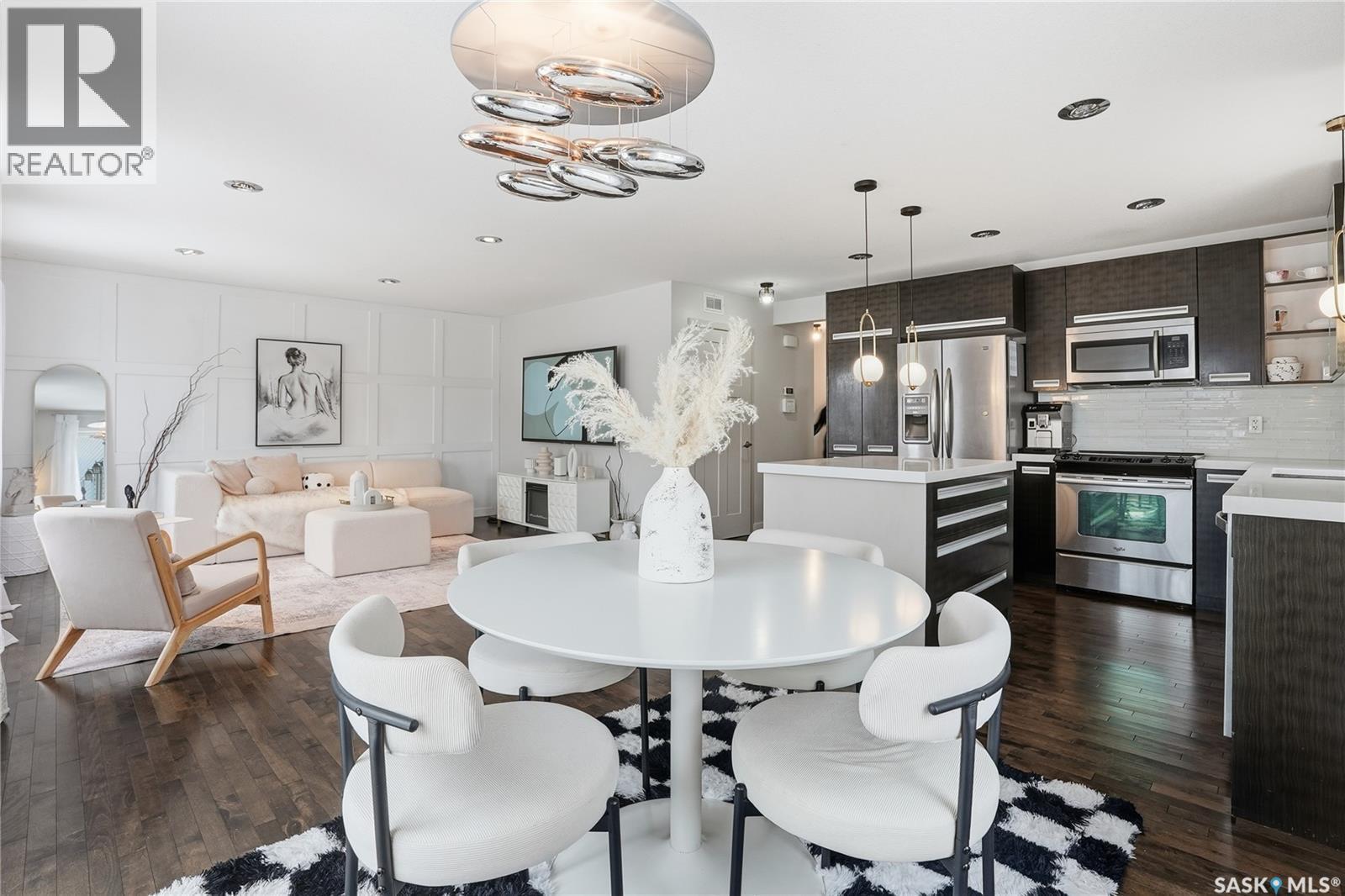 319 East Hampton Boulevard, Saskatoon, SK - Indoor Photo Showing Dining Room