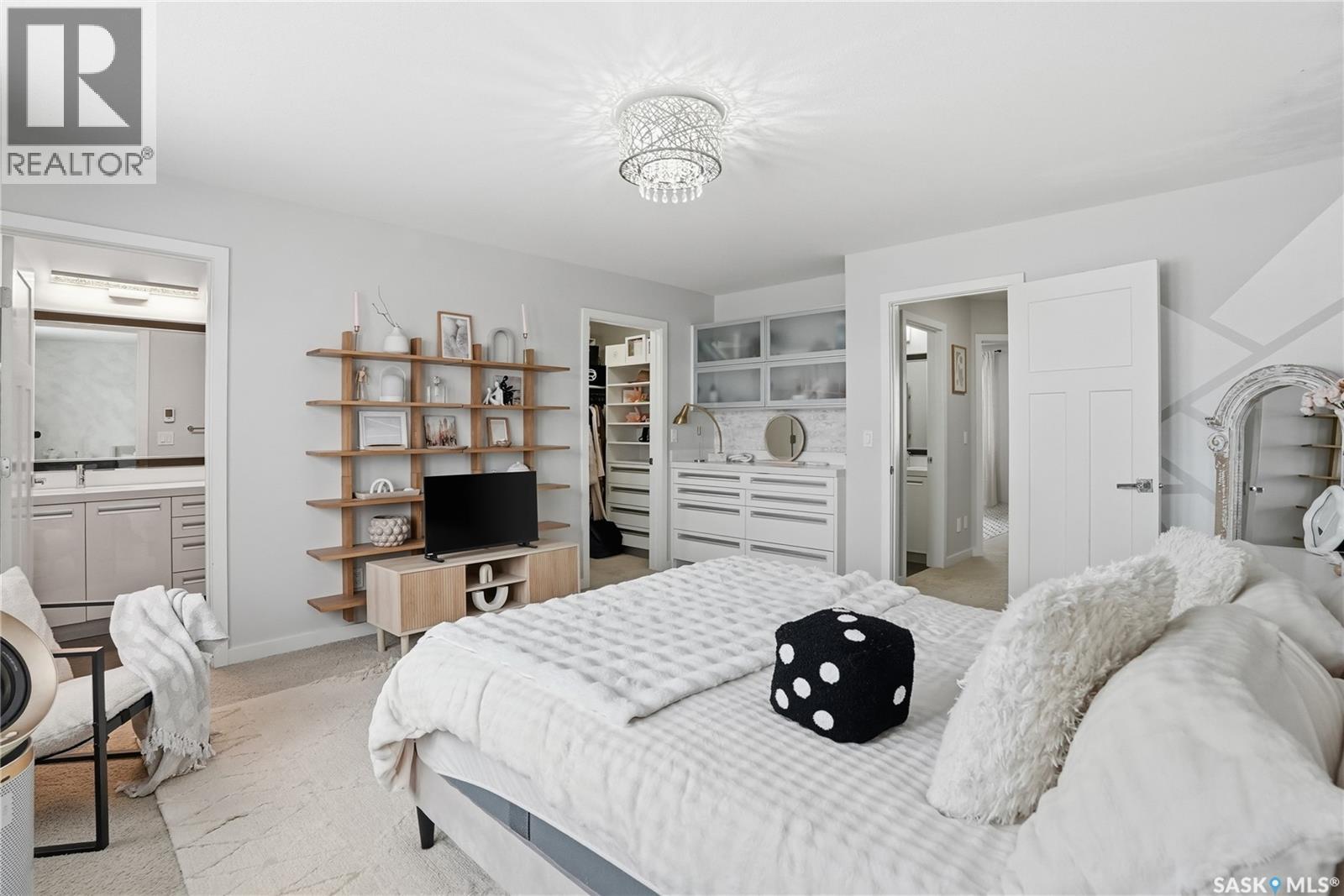 319 East Hampton Boulevard, Saskatoon, SK - Indoor Photo Showing Bedroom