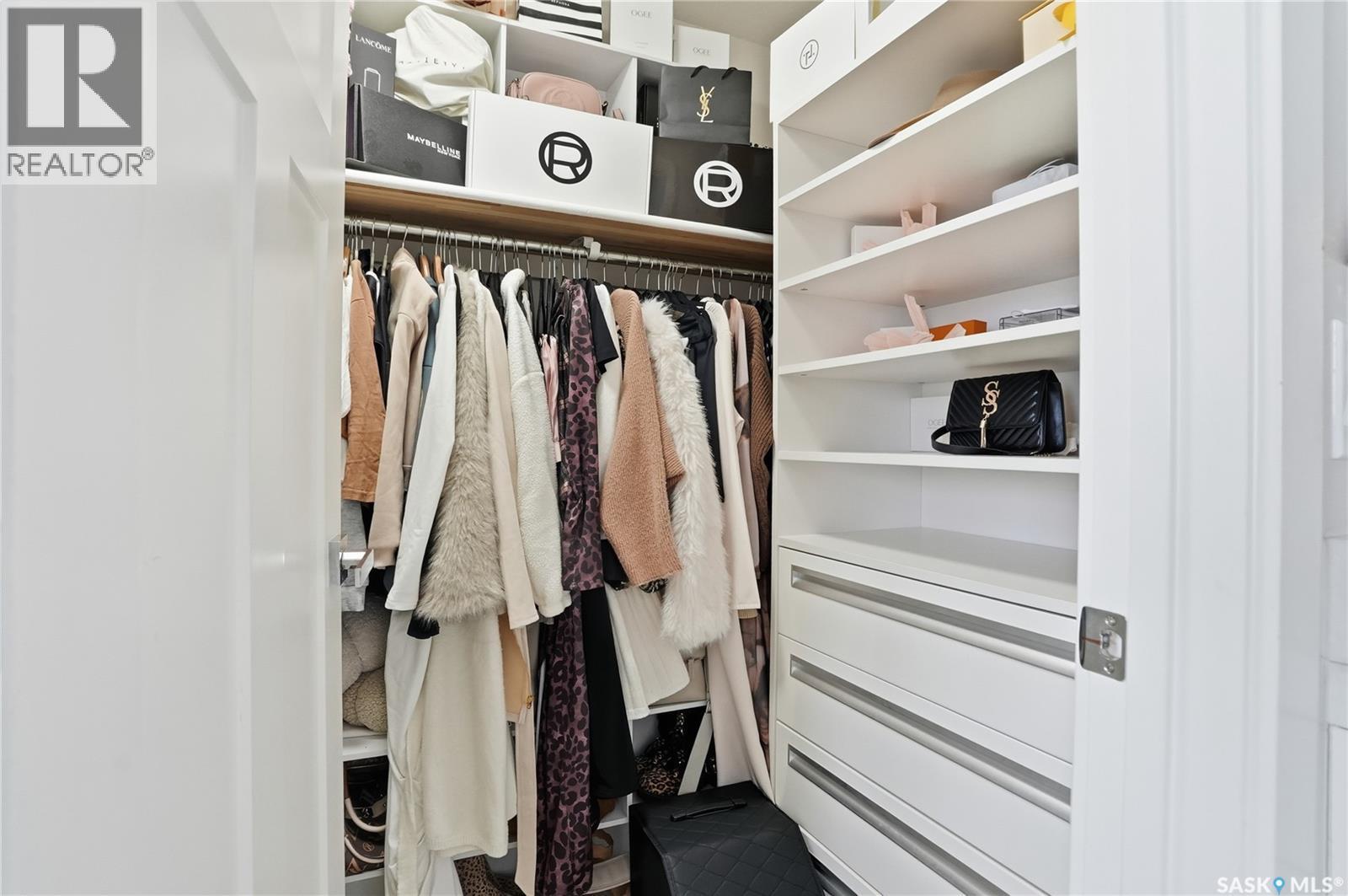 319 East Hampton Boulevard, Saskatoon, SK - Indoor With Storage