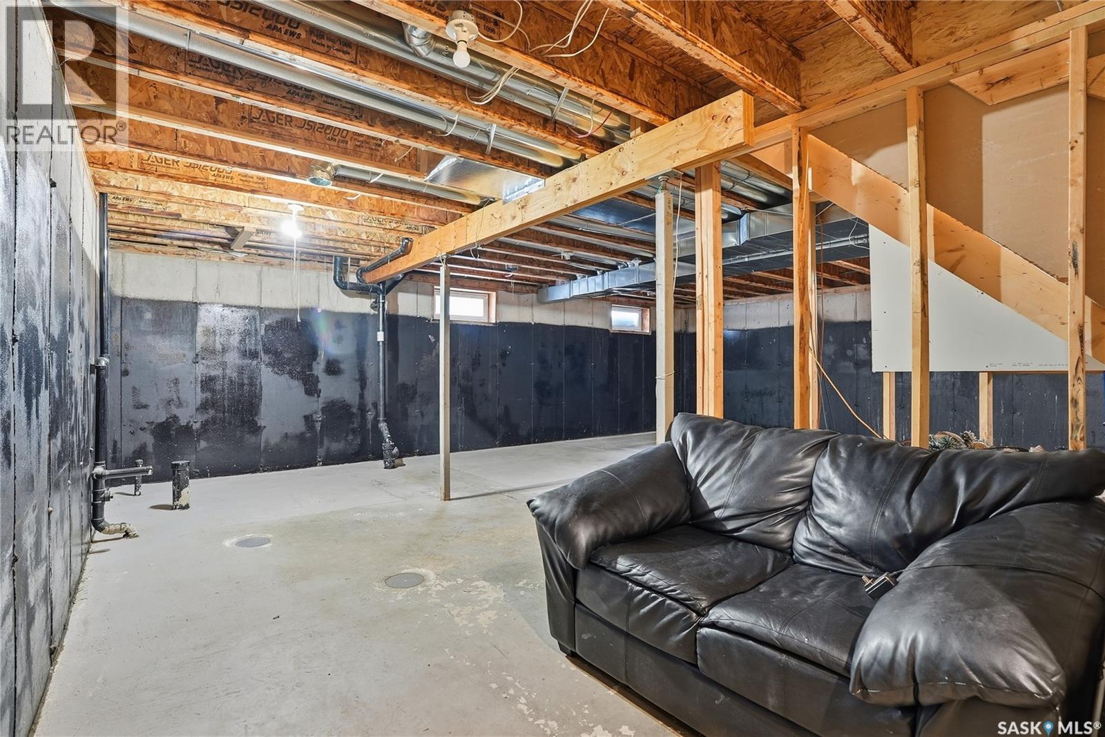319 East Hampton Boulevard, Saskatoon, SK - Indoor Photo Showing Basement