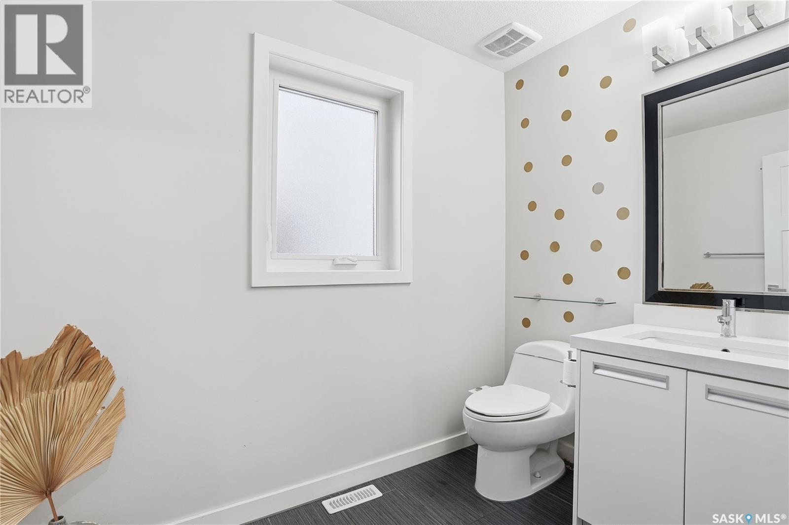 319 East Hampton Boulevard, Saskatoon, SK - Indoor Photo Showing Bathroom