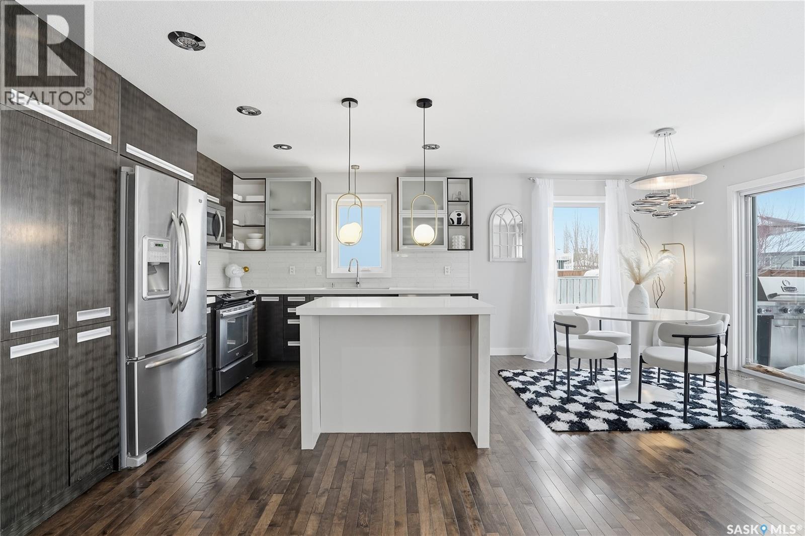 319 East Hampton Boulevard, Saskatoon, SK - Indoor Photo Showing Kitchen With Stainless Steel Kitchen With Upgraded Kitchen