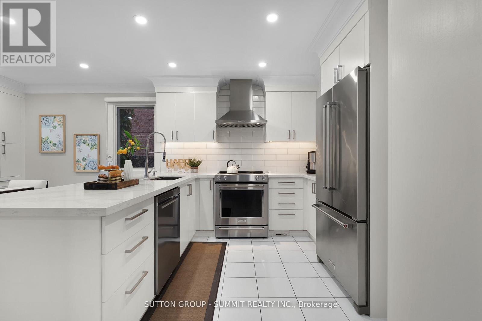 3353 Loyalist Drive, Mississauga, ON - Indoor Photo Showing Kitchen With Upgraded Kitchen