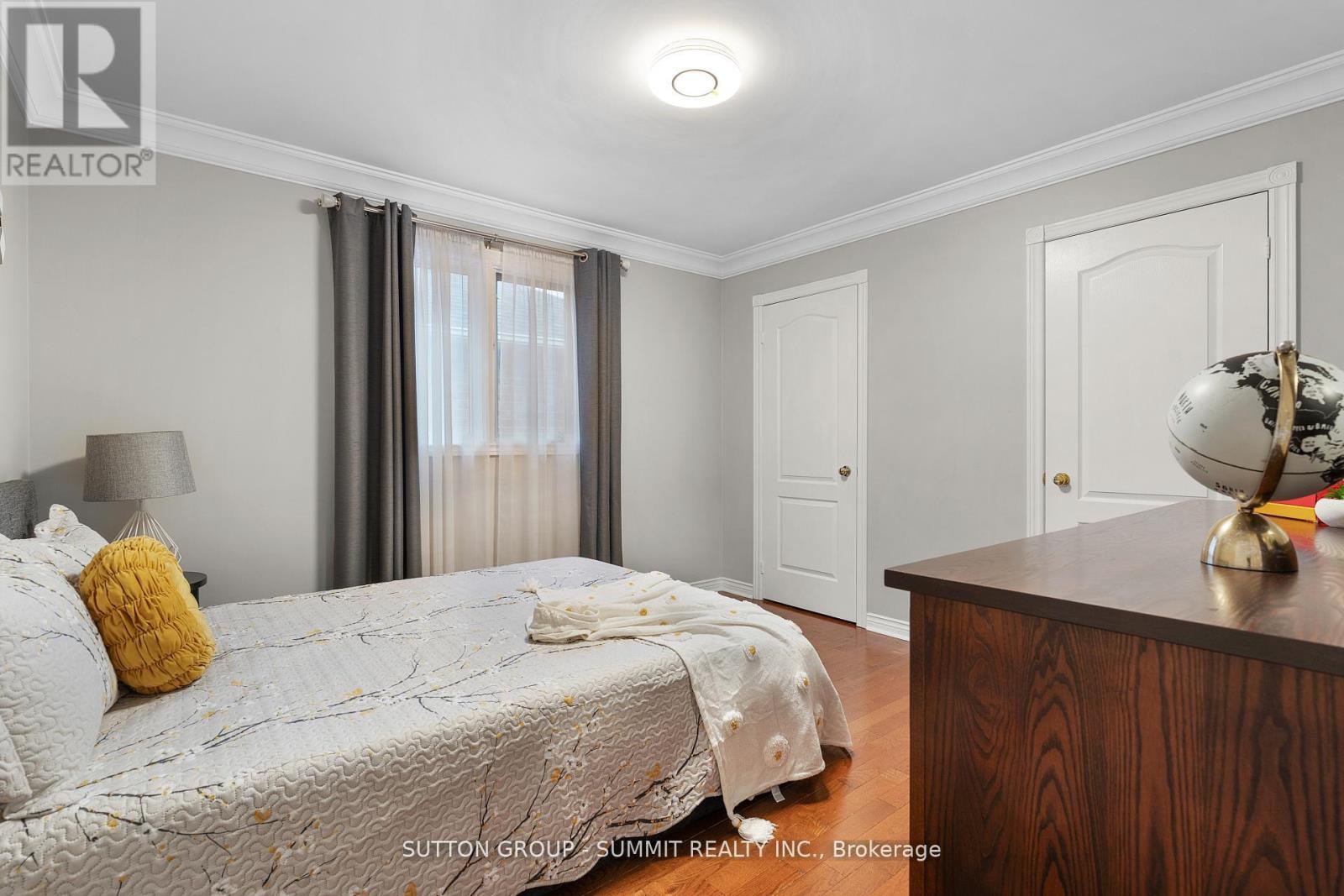 3353 Loyalist Drive, Mississauga, ON - Indoor Photo Showing Bedroom