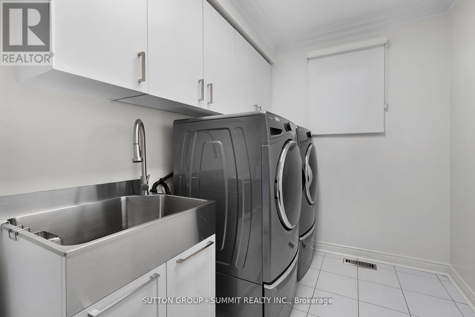 3353 Loyalist Drive, Mississauga, ON - Indoor Photo Showing Laundry Room