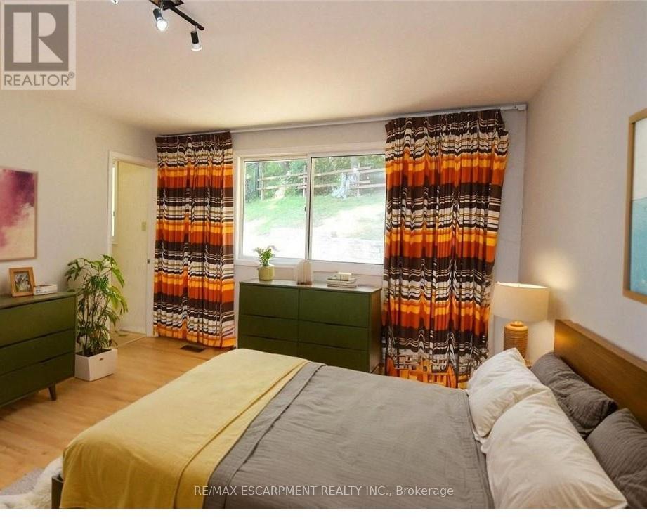 Virtually staged - 30 Terrace Drive, Hamilton, ON - Indoor Photo Showing Bedroom