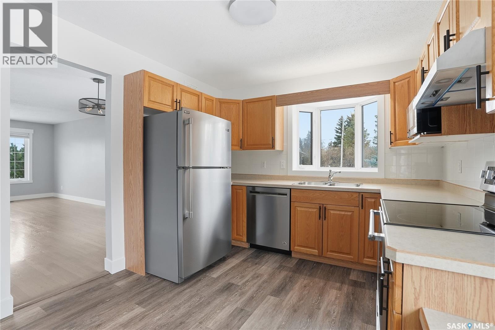 2 Poplar Place, Hepburn, SK - Indoor Photo Showing Kitchen With Double Sink