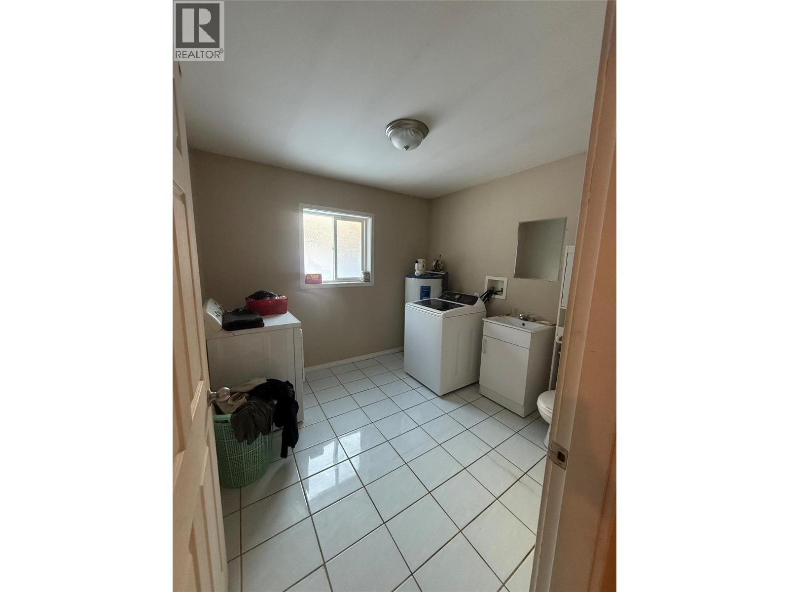 1925 Mcdaniels Road, Castlegar, BC
