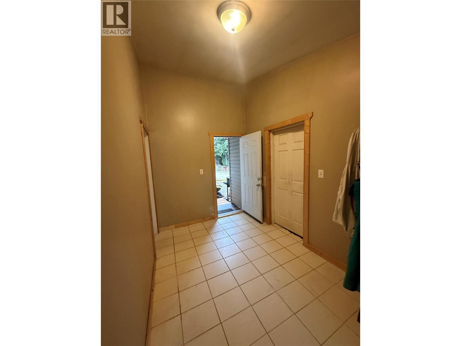 1925 Mcdaniels Road, Castlegar, BC