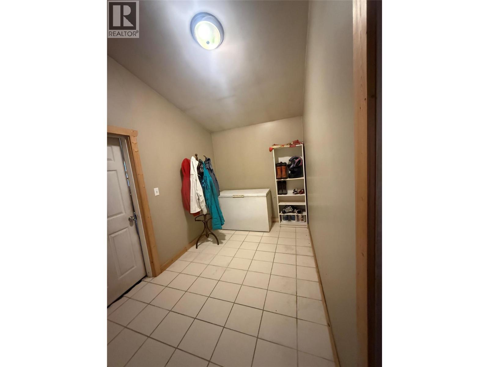 1925 Mcdaniels Road, Castlegar, BC