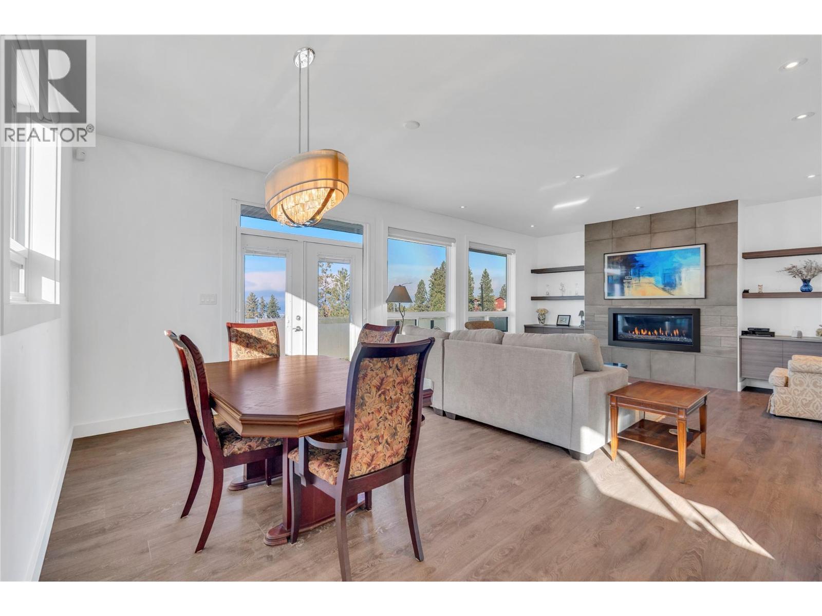 186 Avery Place, Penticton, BC - Indoor With Fireplace