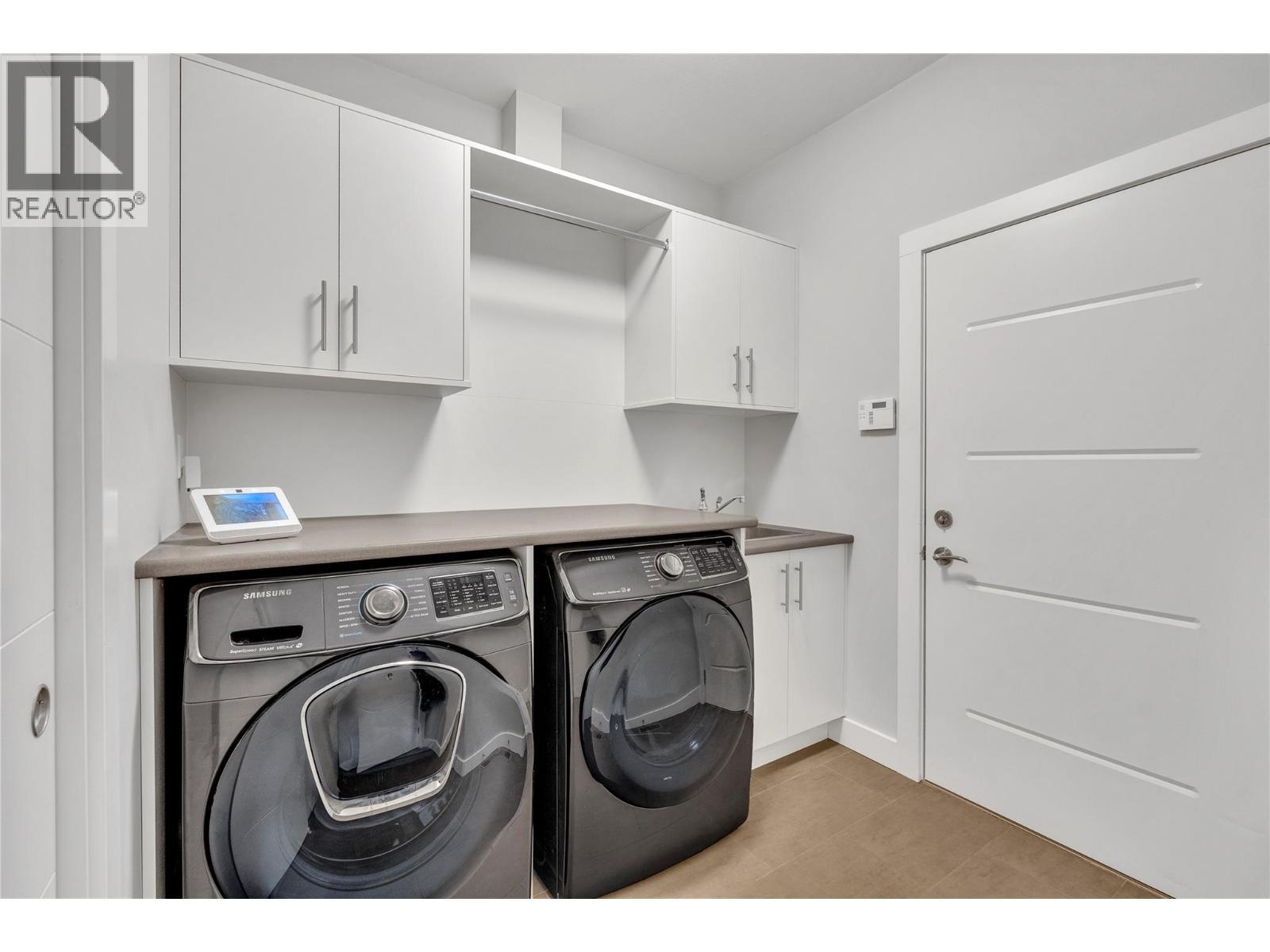 186 Avery Place, Penticton, BC - Indoor Photo Showing Laundry Room
