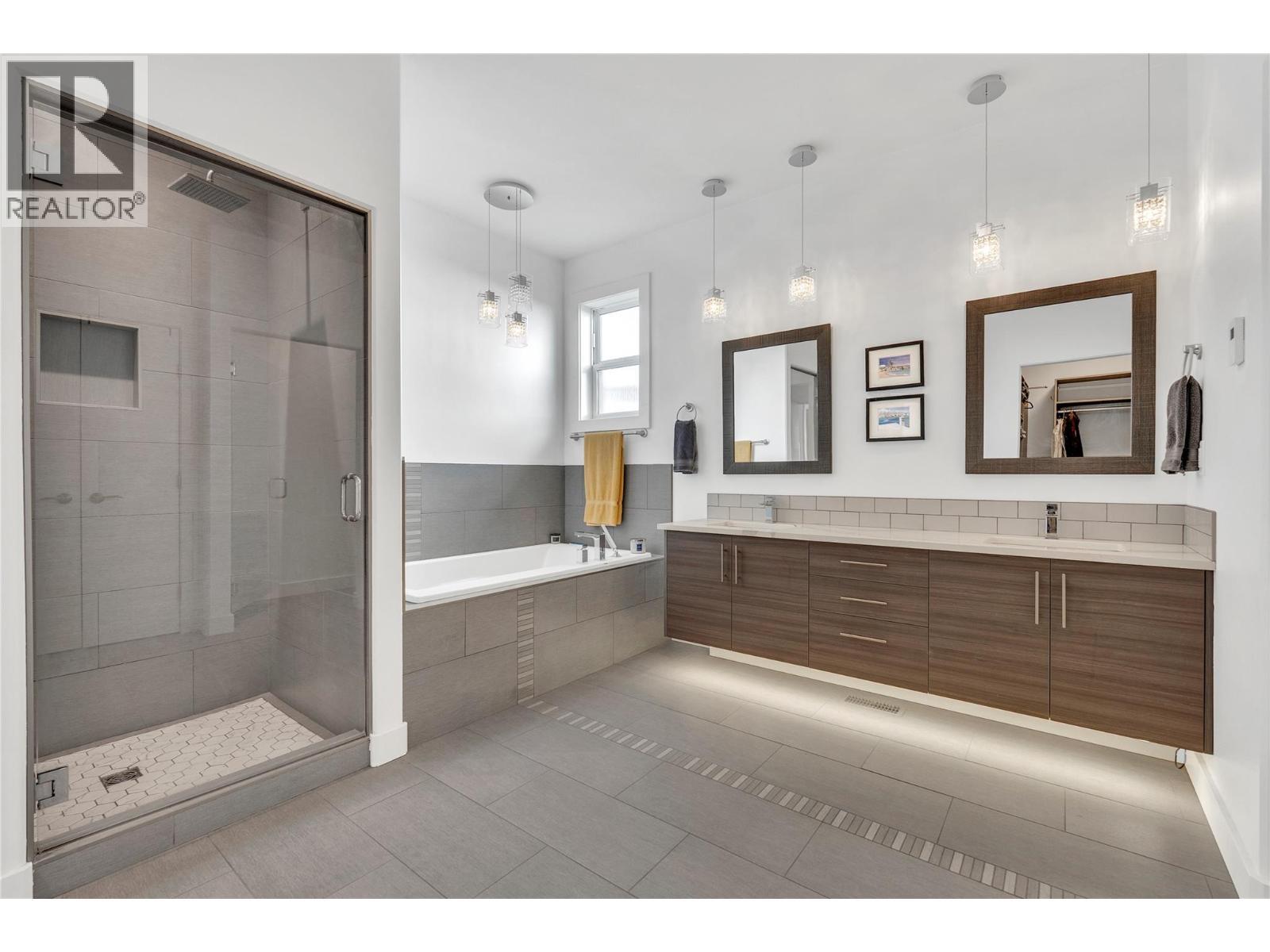 186 Avery Place, Penticton, BC - Indoor Photo Showing Bathroom