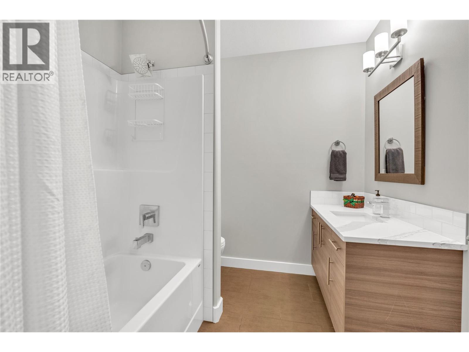 186 Avery Place, Penticton, BC - Indoor Photo Showing Bathroom