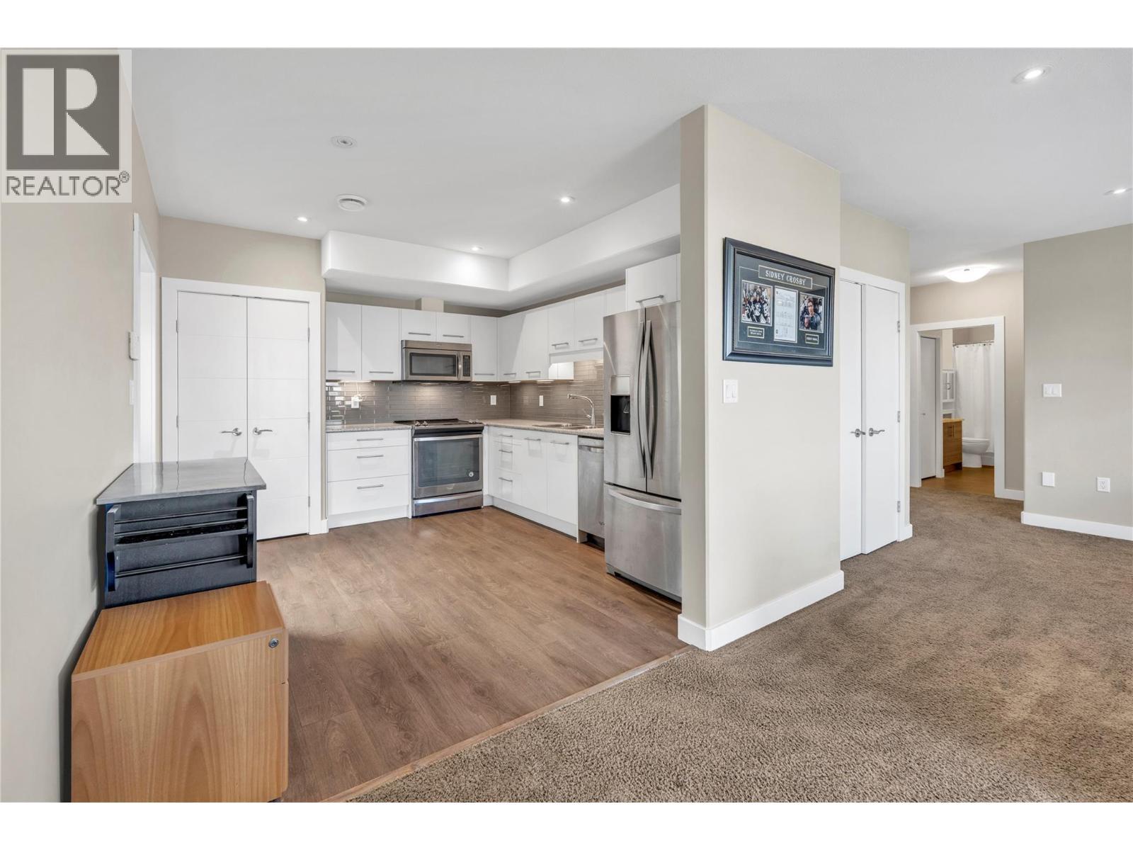 186 Avery Place, Penticton, BC - Indoor Photo Showing Kitchen