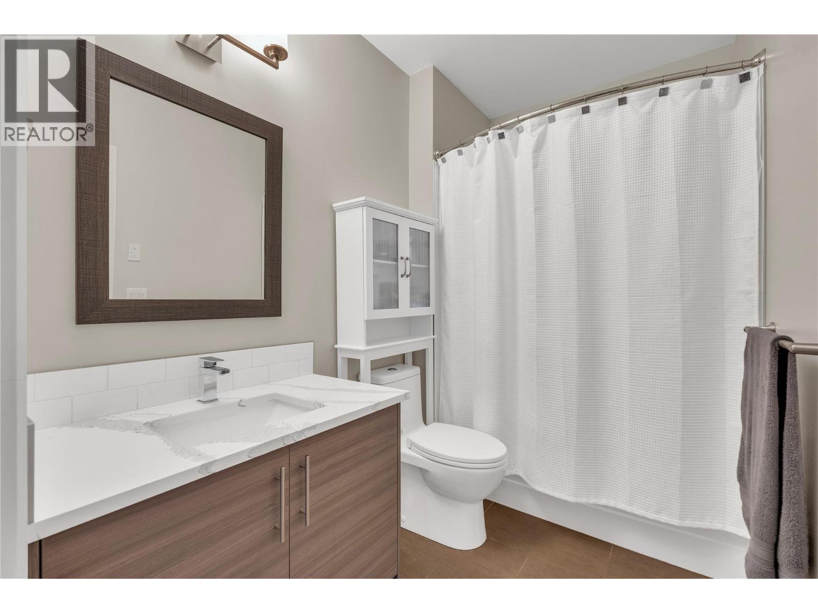 186 Avery Place, Penticton, BC - Indoor Photo Showing Bathroom