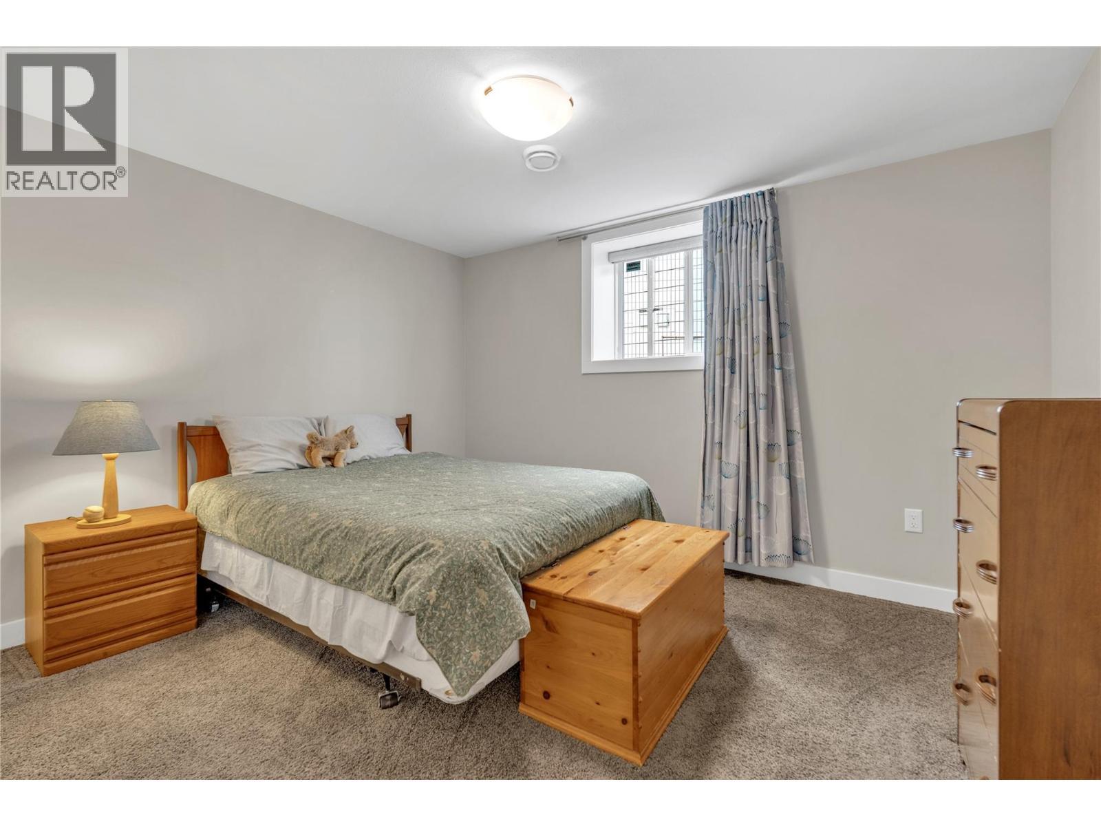 186 Avery Place, Penticton, BC - Indoor Photo Showing Bedroom