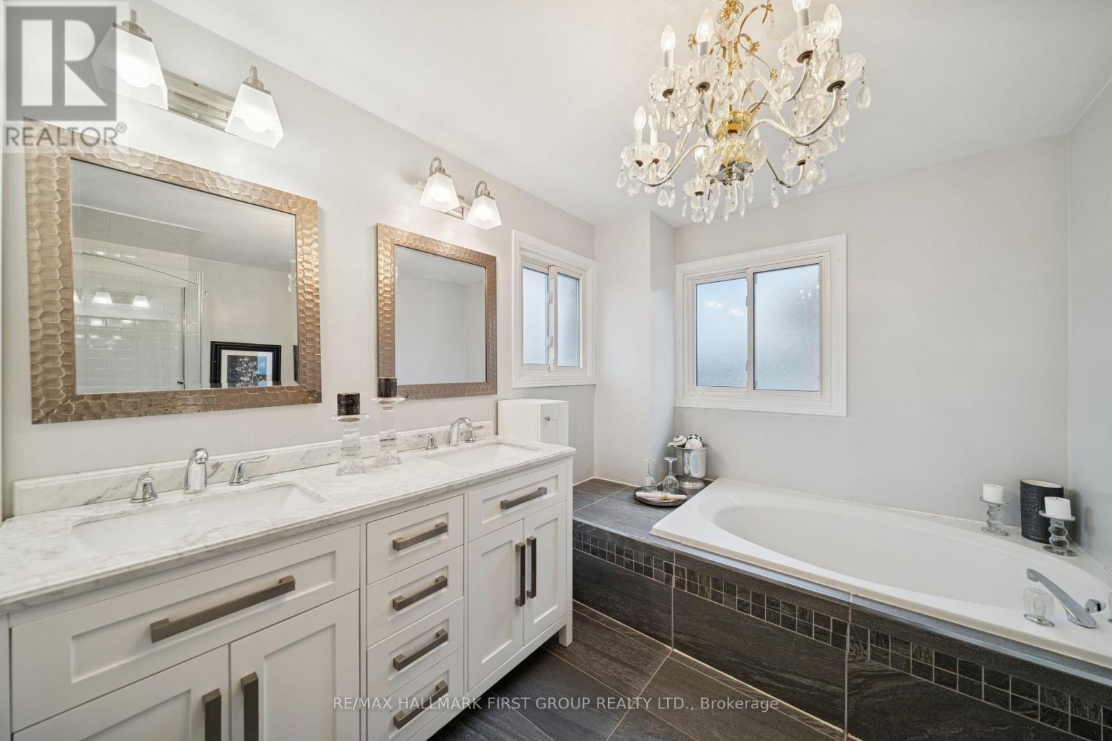 724 Barnes Crescent, Oshawa, ON - Indoor Photo Showing Bathroom