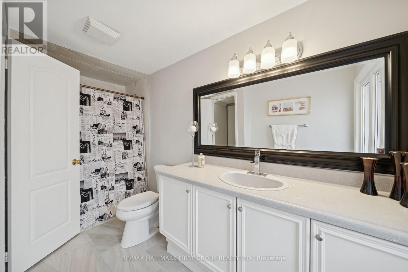 724 Barnes Crescent, Oshawa, ON - Indoor Photo Showing Bathroom