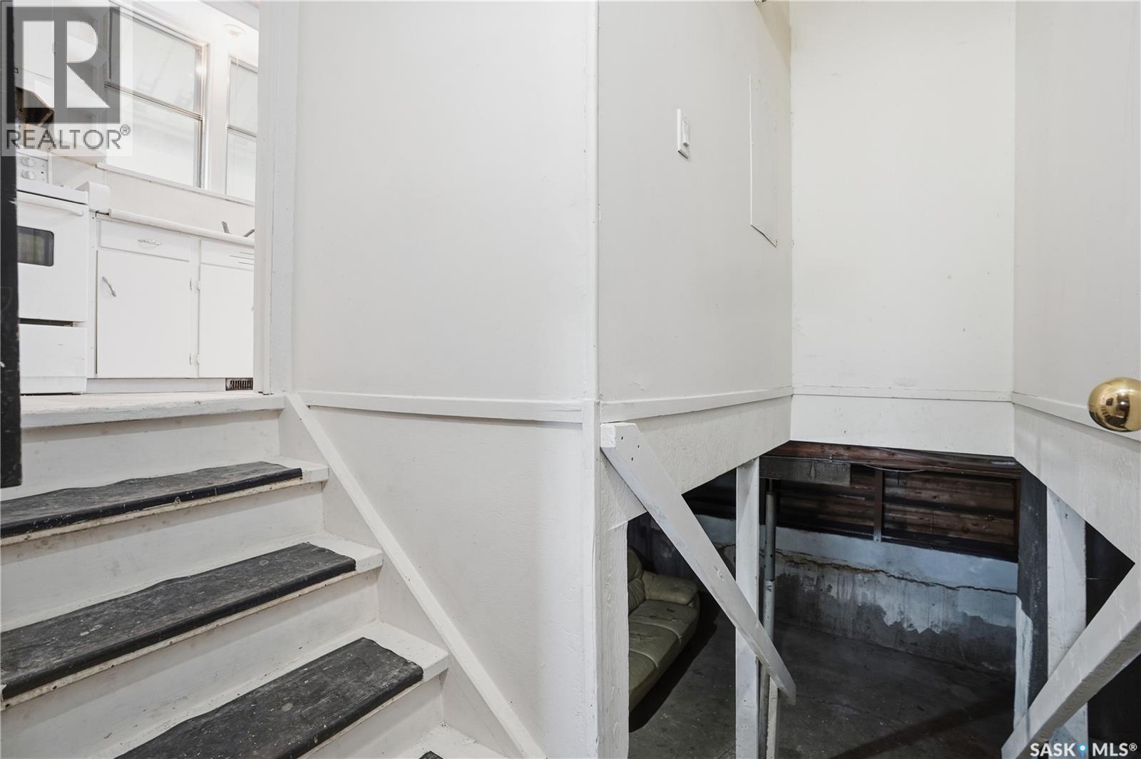 843 Argyle Street, Regina, SK - Indoor