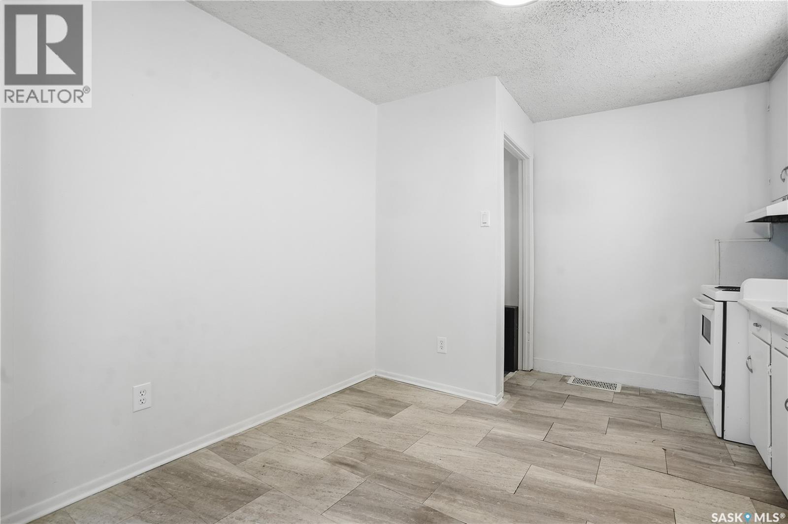 843 Argyle Street, Regina, SK - Indoor