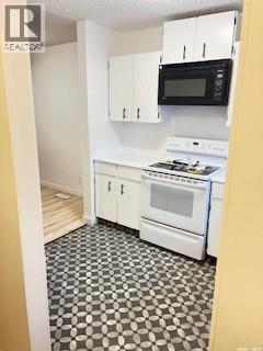 6479 Rochdale Boulevard, Regina, SK - Indoor Photo Showing Kitchen